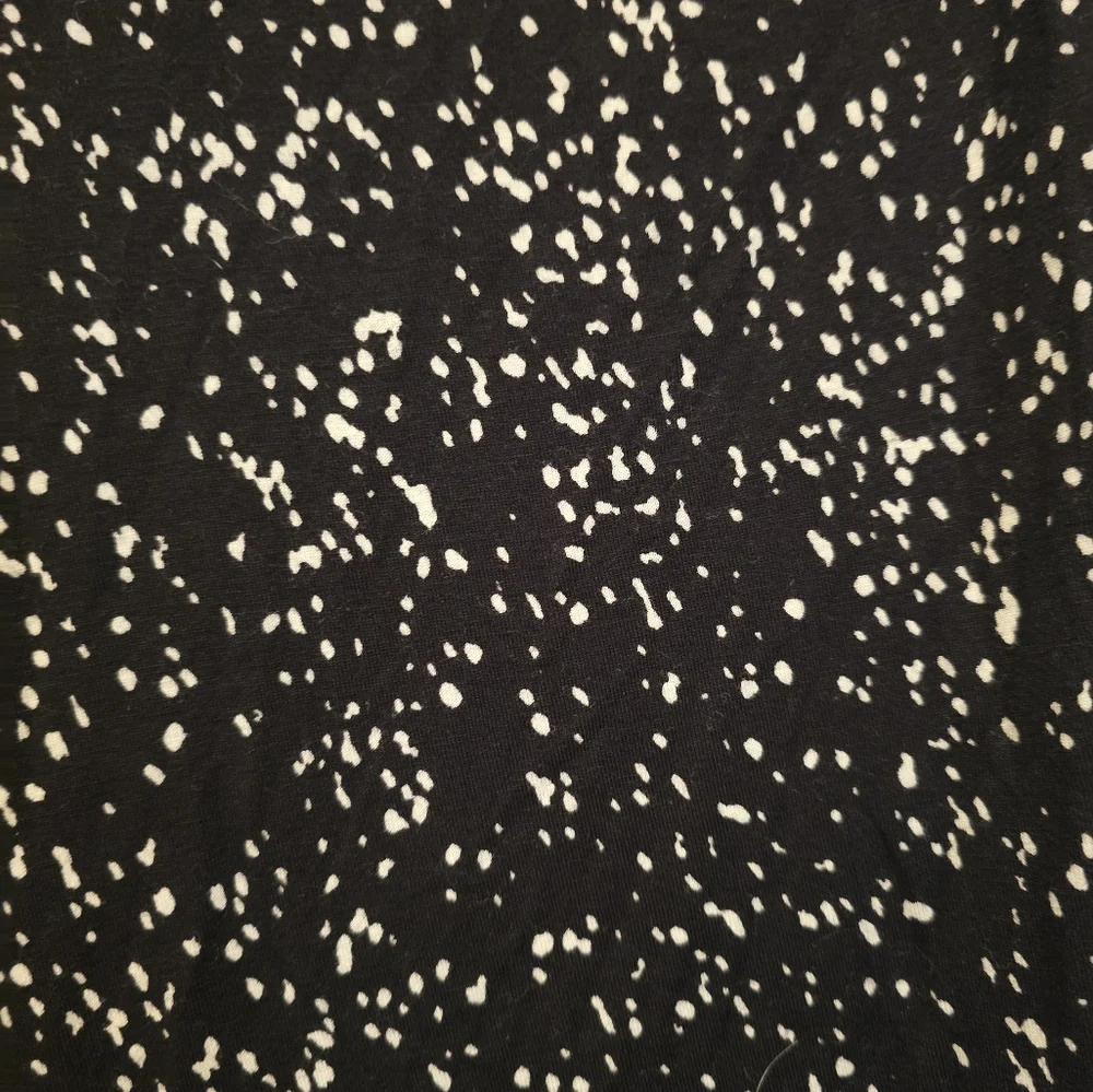 Flowy Black Tank - Picture 2 of 3